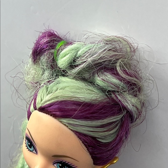 Ever After High Madeline Hatter First Chapter - Picture 4 of 15